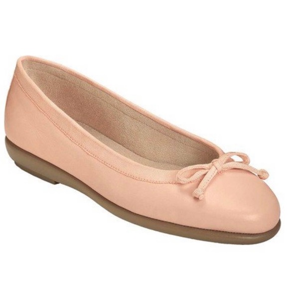 AEROSOLES Shoes - Women’s Aerosoles Light Pink Leather Flats 💖